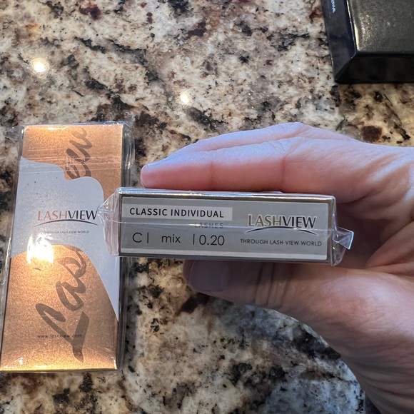 6 LASHVIEW Eyelash Extensions Classic Individuals - Picture 4 of 4